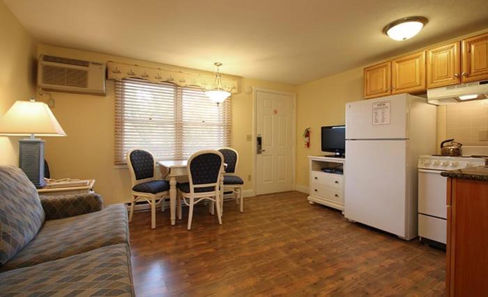 Nautical Mile Resort Wells Extérieur photo